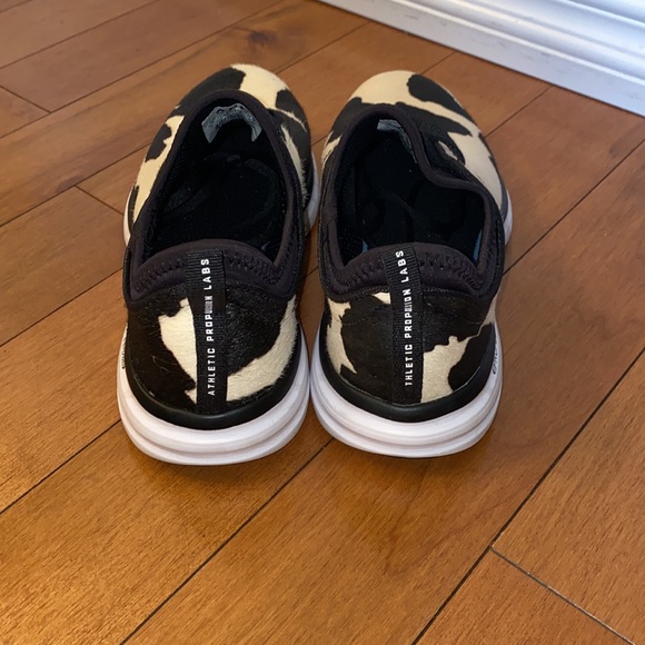 APL Iconic Phantom Black / White / Cow Running Shoes - Picture 5 of 10